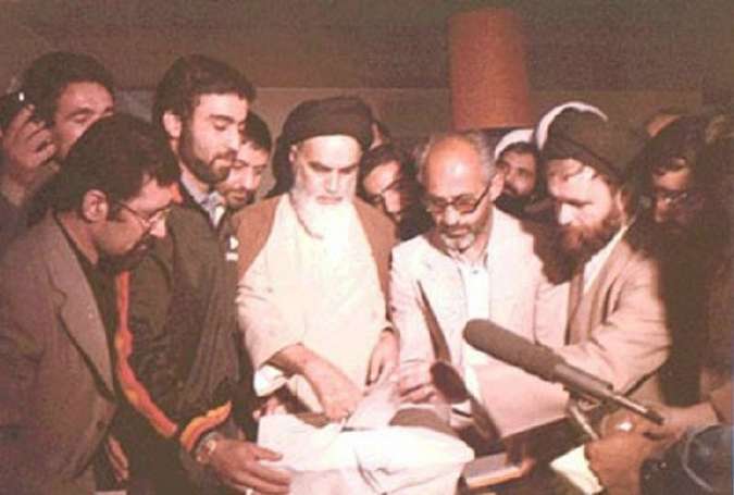 Khomeini casting his vote in the 1979 referendum